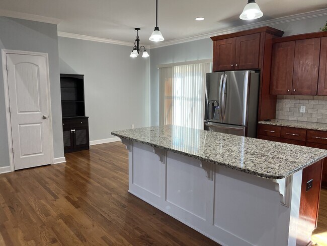 Building Photo - 6050 Sanmar Dr