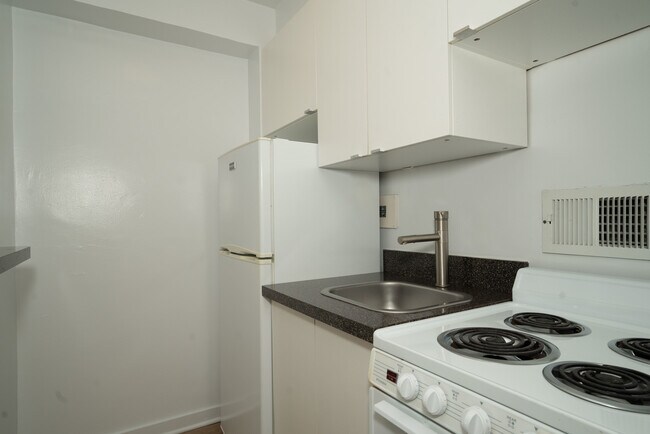 Building Photo - 3130 N Lake Shore Dr