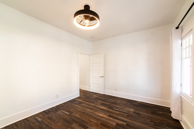 Building Photo - 321 Heliotrope Dr
