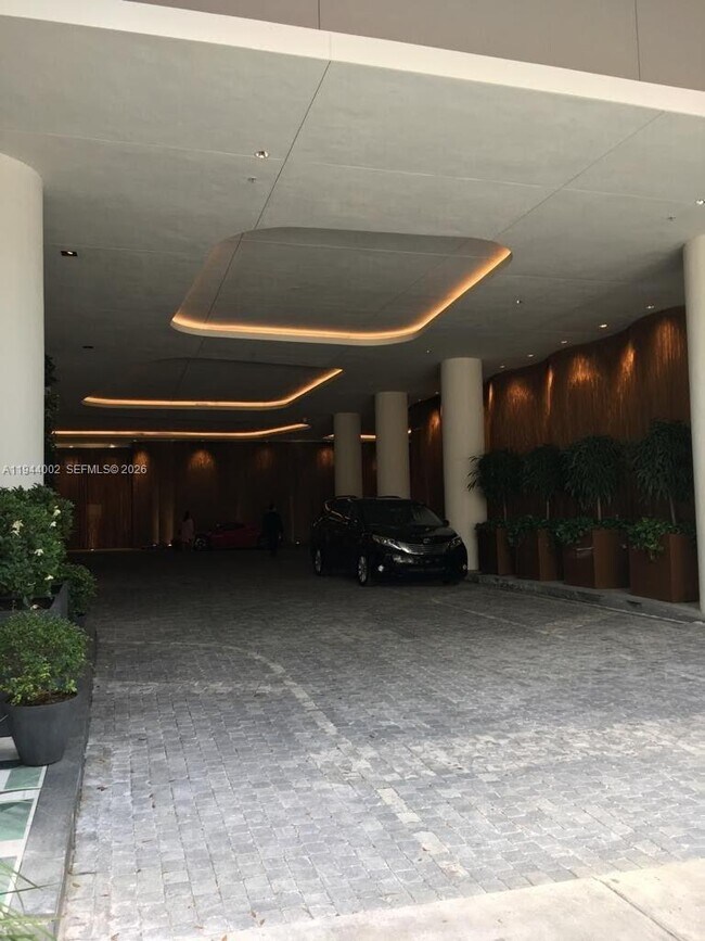 Building Photo - 801 S Miami Ave