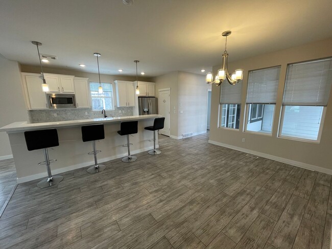 Building Photo - Large Daybreak home!