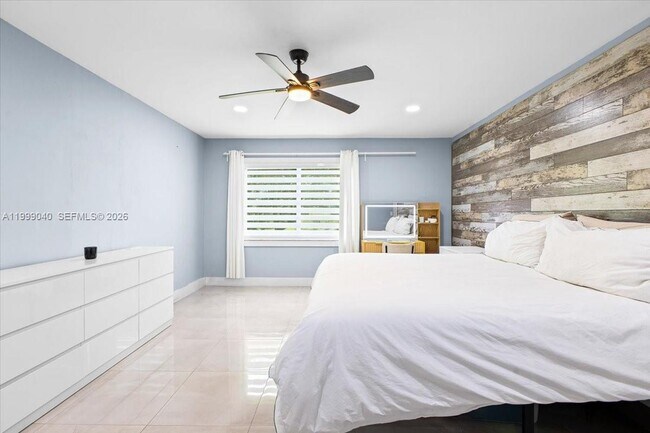 Building Photo - 6001 N Falls Cir Dr