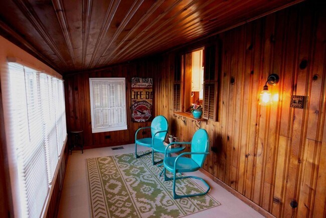 Building Photo - 1228 Mississippi St