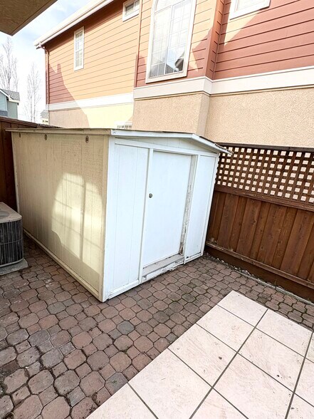 Building Photo - 38 Manchester Ln