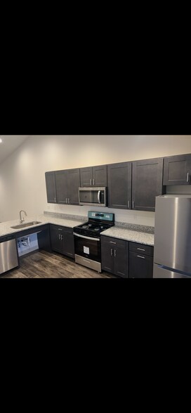 Building Photo - 465 Stewart Ct