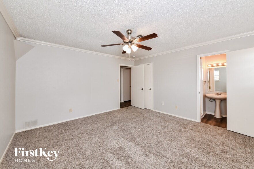 Building Photo - 612 Mesa Dr