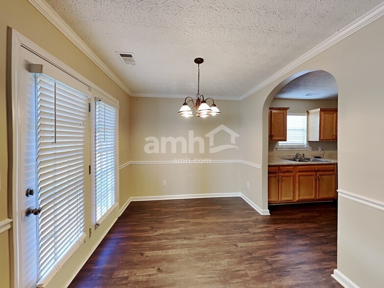 Building Photo - 532 Halley Way