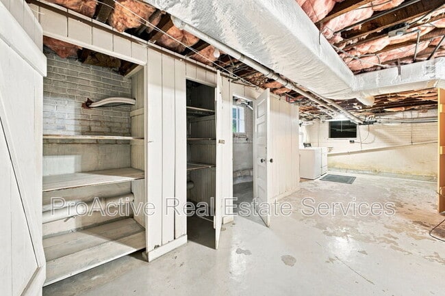 Building Photo - 734 Shirley Ave