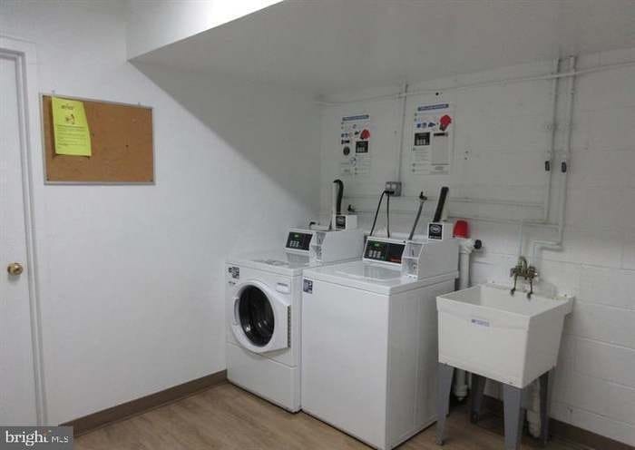 Building Laundry Room - 5113 Crossfield Ct