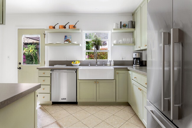 Fully-equipped designer kitchen - 2173 San Pasqual St