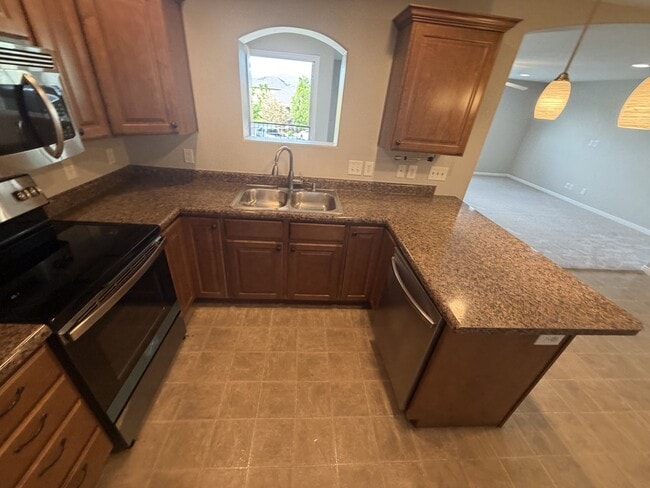 Building Photo - 999 Village River Ln