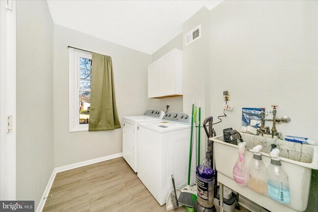 Building Photo - 3105 Glissade Ct