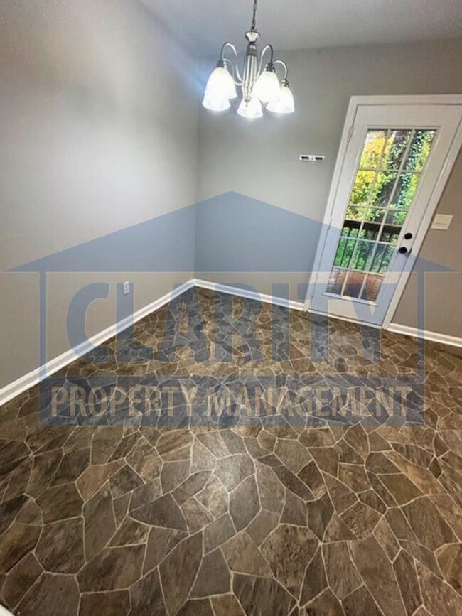 Building Photo - Two bedroom townhome in Hixson!