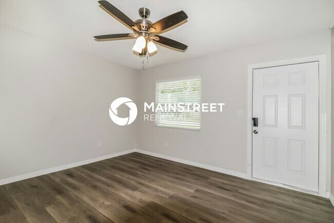 Building Photo - 3 Bedroom Pet-Friendly Home in Apopka, FL with Main Street Renewal