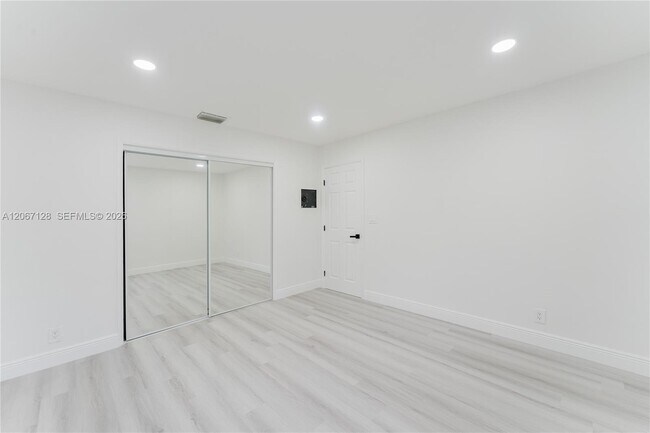 Building Photo - 481 NE 51st St
