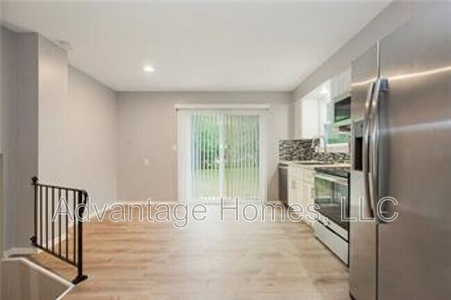 Building Photo - 1423 E Haven Ln