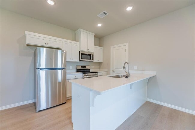 Primary Photo - 1705 SW Casuarina Dr