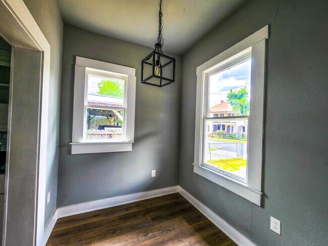 Building Photo - 126 Uvalde St