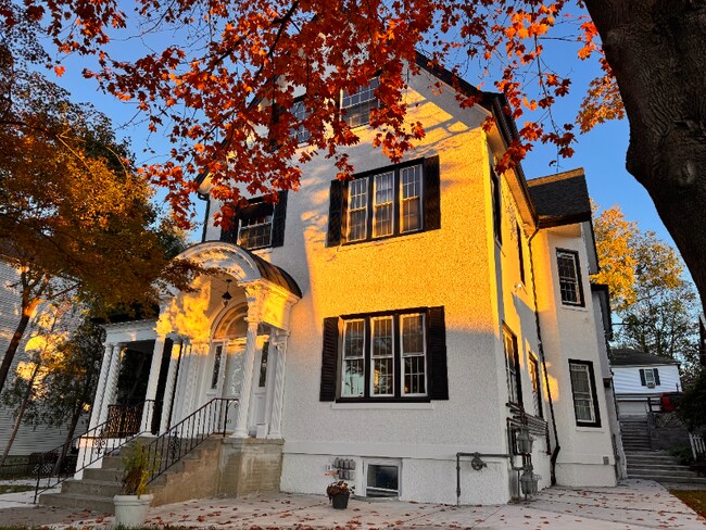 Building Photo - 630 Jefferson Ave