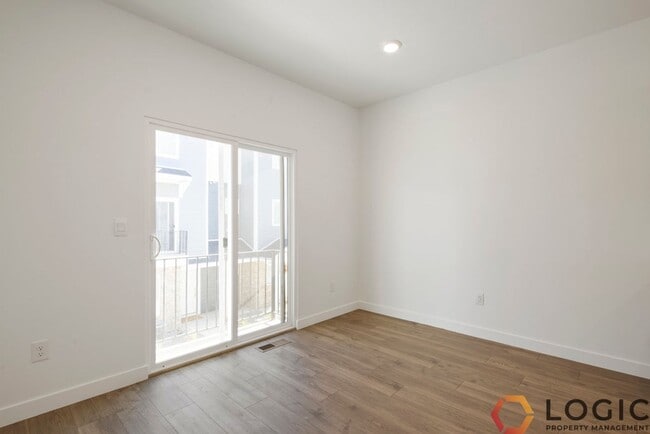 Building Photo - 3948 N Eagle Pt Ln