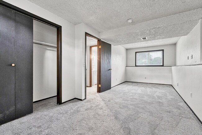 Building Photo - $2,495 - 3 Bed, 2 Bath Home in Aurora with...