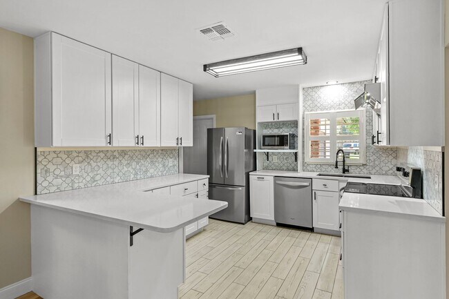 Building Photo - Renovated Winter Park Pines Home for Lease