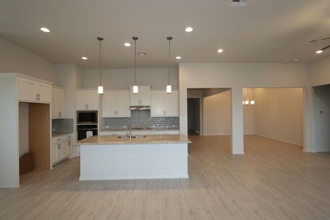 Building Photo - $500 OFF 1 MO RENT!!-Bigger and Better than the rest!