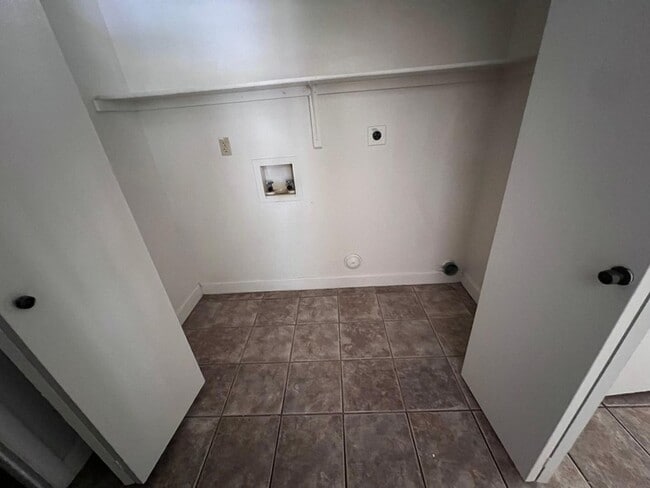 Building Photo - 3818 W Harrison St