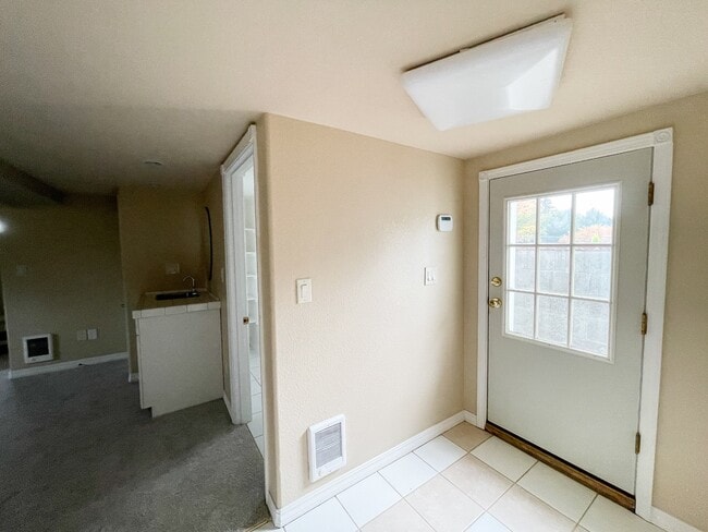 Building Photo - 9905 NE 46th Ct