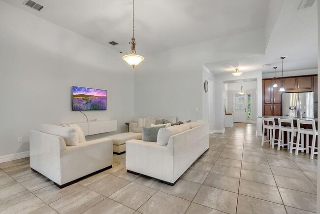 Building Photo - 2450 Chateau Lp