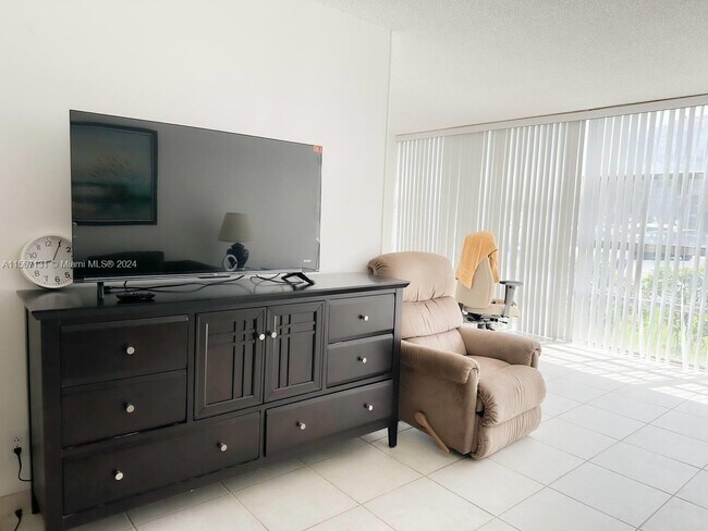 Building Photo - 601 Three Islands Boulevard