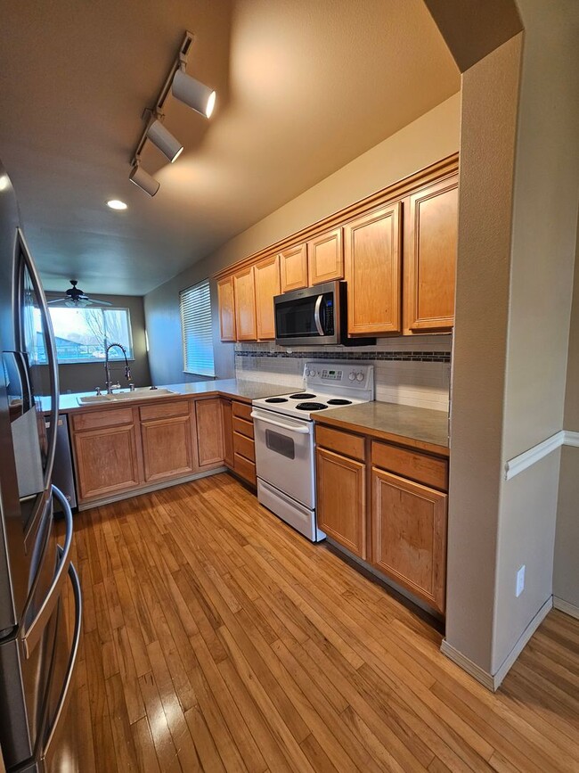 Building Photo - Beautiful 3 bed, 2.5 bath home in Fife