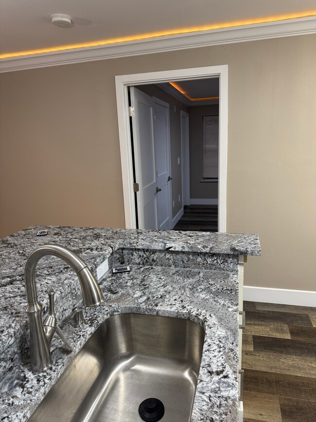 Building Photo - 1919 Summer Club Dr