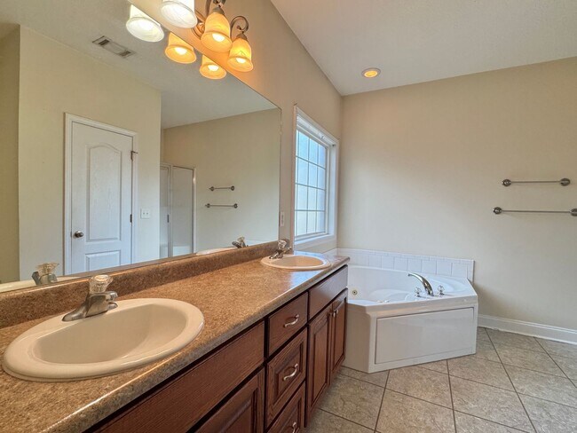 Building Photo - COMING LATE FEBRUARY 2026! (Pet Friendly)