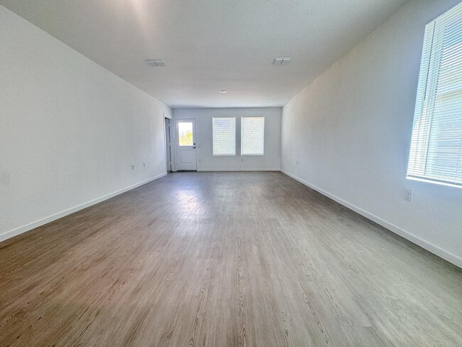 Building Photo - 10618 Nye Pass