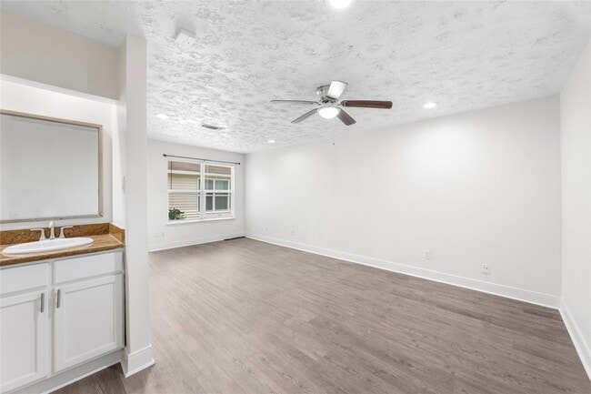 Building Photo - 1815 Millbury Dr