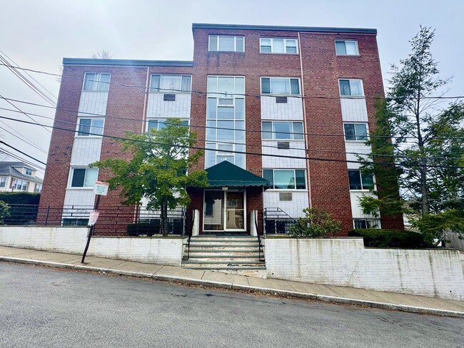 Building Photo - 2 Larose Pl