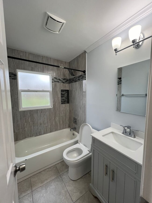 Building Photo - 206 Raupp Blvd