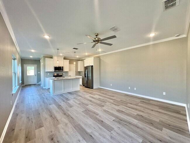 Building Photo - 6213 Villa Rosa Way