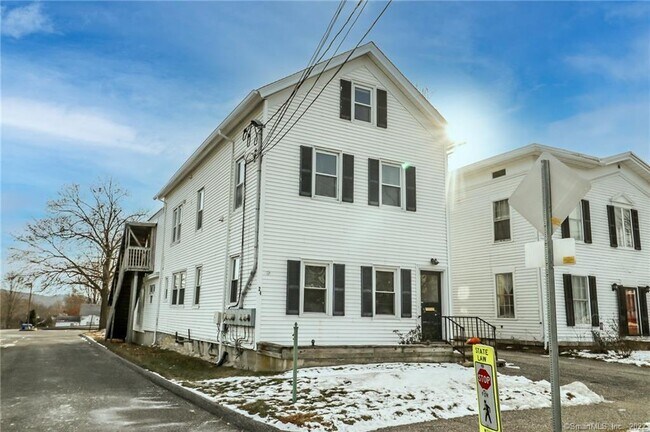 Building Photo - 24 Elm St