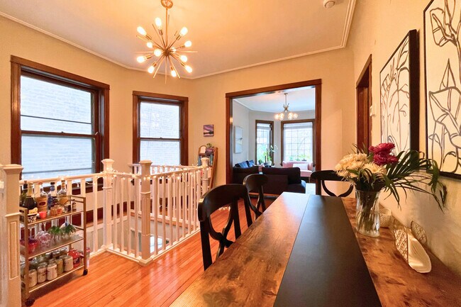 Building Photo - 3727 N Lakewood Ave