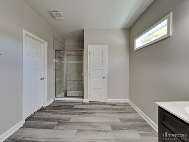 Building Photo - 512 Poplar Bend Dr