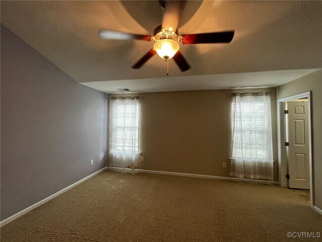 Building Photo - 8161 Creekside Village Dr