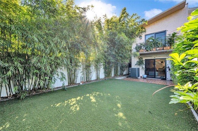 Building Photo - 2965 SW 25th Ter