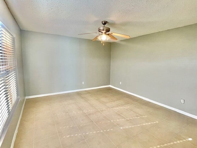 Building Photo - Sanford - 4 Bedroom, 2 Bathroom - $2,395.00