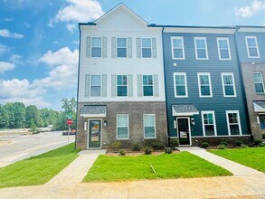 Building Photo - 4 Bedroom Townhome 2 Car garage - Wake Forest