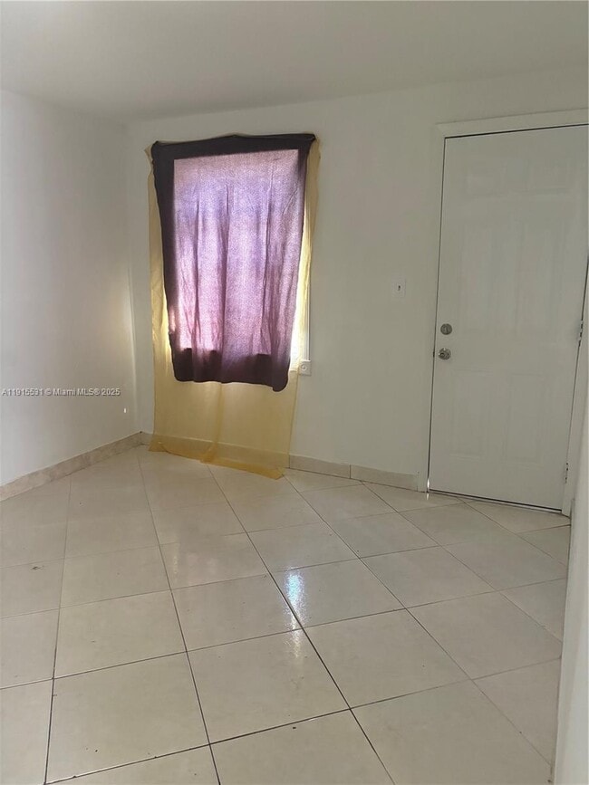 Building Photo - 927 SW 9th Ave