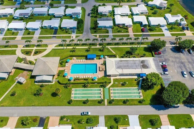 Building Photo - 1112 Lake Terrace