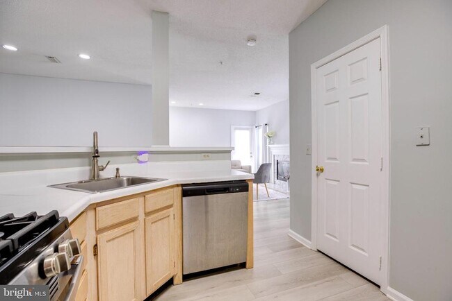 Building Photo - 14302 Rosy Ln