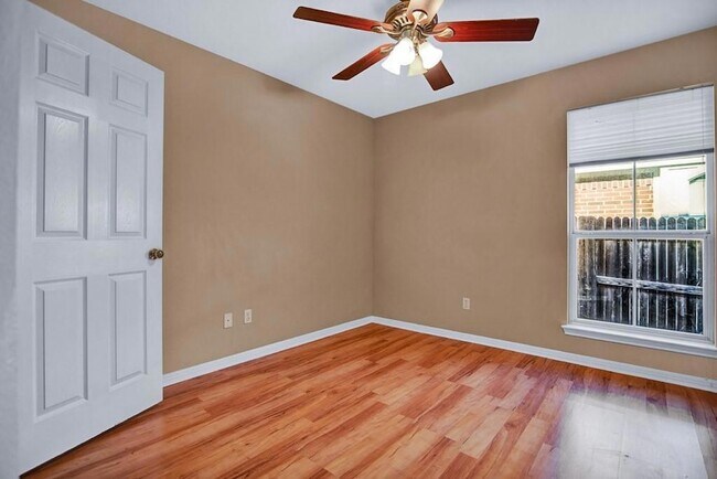 Building Photo - 1901 Dapplegrey Ln